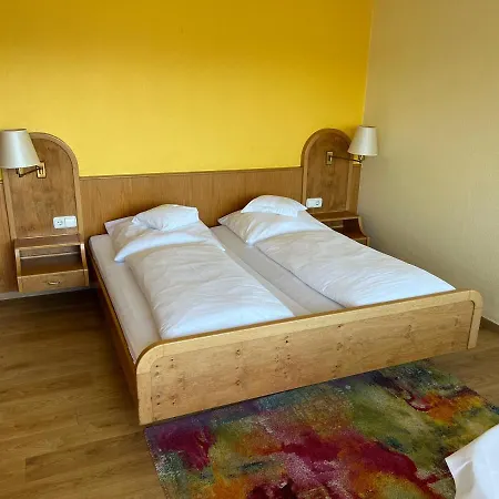 Schwan Ξενοδοχείο *